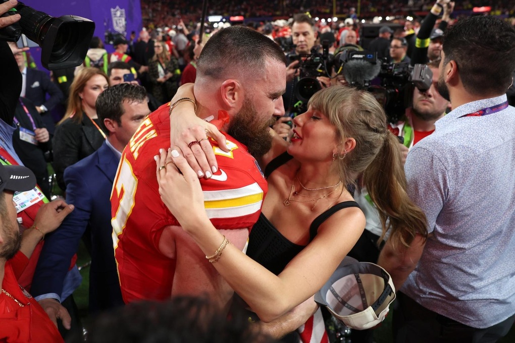 Bạn trai Taylor Swift chơi ở hộp đêm sau khi bị cấm đi xem múa thoát y - 3 Bạn trai Taylor Swift chơi ở hộp đêm sau khi bị cấm đi xem múa thoát y - 3