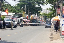 Công an phong toả cả đoạn đường vì... chiếc vali "lạ"