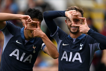 Tottenham đại thắng nhờ Son Heung Min, Chelsea thua đội "chiếu dưới"