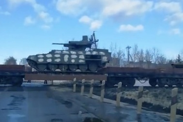 Thiết giáp "Kẻ hủy diệt" của Nga hướng về phía biên giới Ukraine