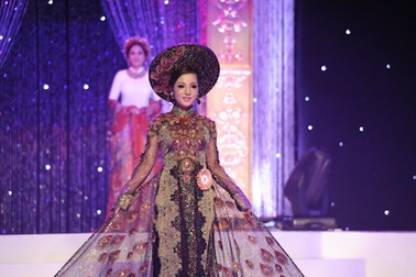 Á hậu Thuý Nga tái ngộ sân hài