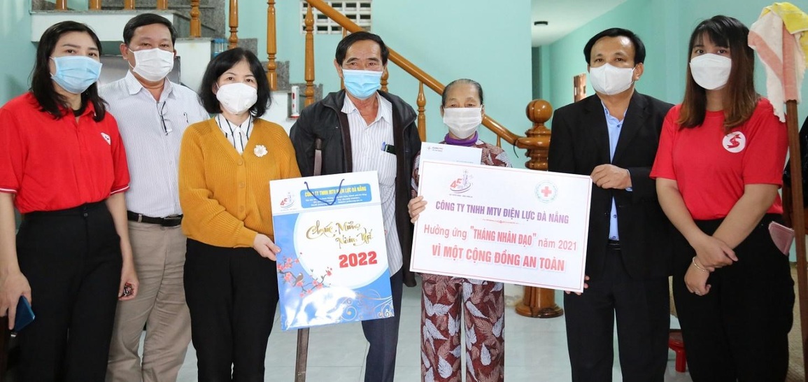 EVNCPC Đà Nẵng: Thăm, tặng quà 46 hộ khó khăn tại 5 xã của huyện Hòa Vang - 9 EVNCPC Đà Nẵng: Thăm, tặng quà 46 hộ khó khăn tại 5 xã của huyện Hòa Vang - 9