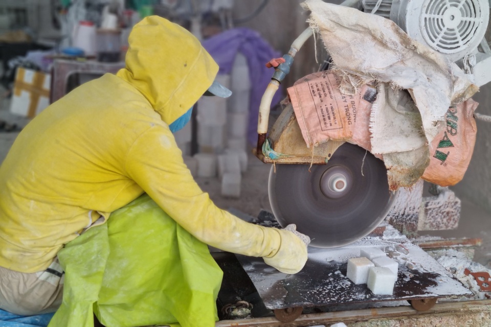 Nhọc nhằn nghề thổi hồn vào đá - 7 Nhọc nhằn nghề thổi hồn vào đá - 7