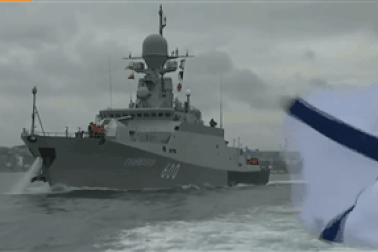 Nga - Mỹ ồ ạt điều tàu chiến, Ukraine có nguy cơ thành "thùng thuốc súng"