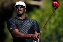 Huyền thoại bóng rổ Michael Jordan bén duyên với môn golf như thế nào?