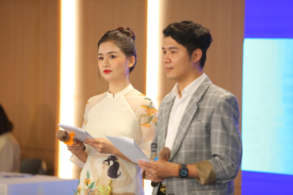 3 nữ sinh Ngoại giao từng có cơ hội gặp mặt nguyên thủ quốc gia giờ ra sao? - 9 3 nữ sinh Ngoại giao từng có cơ hội gặp mặt nguyên thủ quốc gia giờ ra sao? - 9