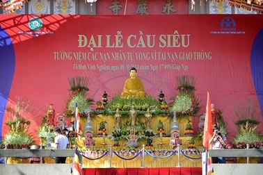 Hàng ngàn người tham dự Đại lễ cầu siêu nạn nhân tử vong vì TNGT