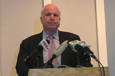 TNS McCain: Mỹ có thể nới lỏng lệnh cấm vũ khí sát thương cho VN vào tháng 9