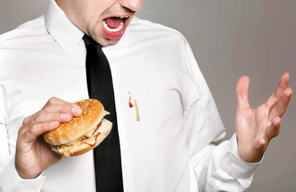 Mẹo hay đánh bay dầu mỡ cứng đầu bám trên quần áo - 1 Mẹo hay đánh bay dầu mỡ cứng đầu bám trên quần áo - 1