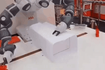 Gói quà, bán hàng siêu đỉnh, robot khiến dân tình lo tương lai thất nghiệp