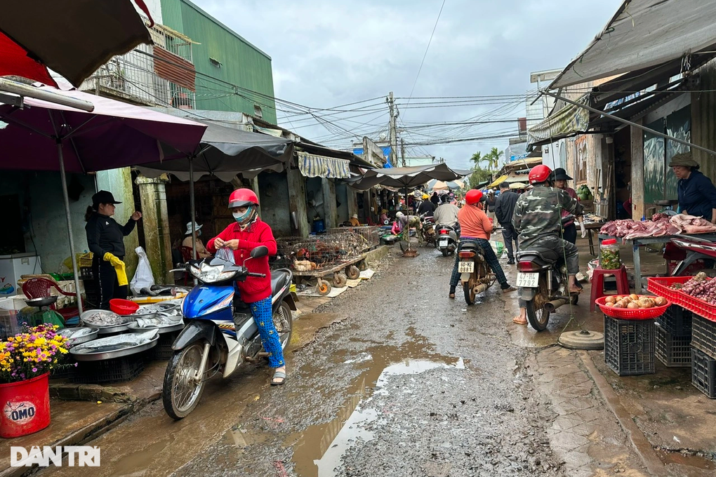 Chợ 37 tỷ chỉ có... một tiểu thương - 1 Chợ 37 tỷ chỉ có... một tiểu thương - 1