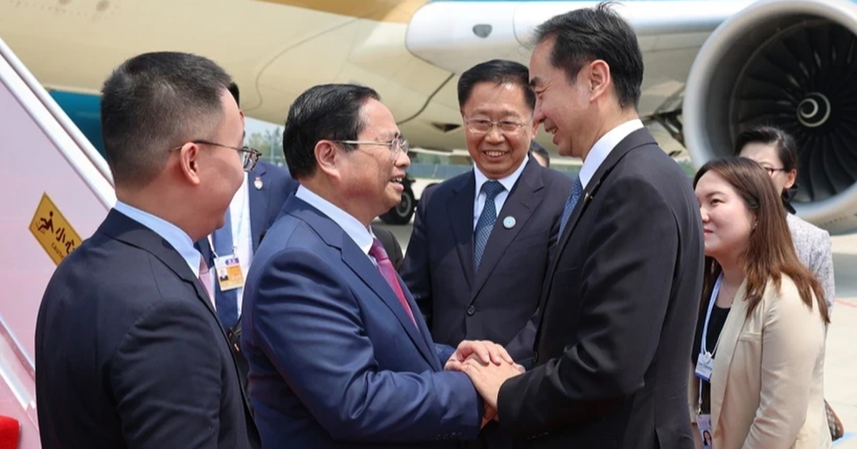 Thủ tướng tới Thiên Tân, bắt đầu dự WEF 16 và làm việc tại Trung Quốc