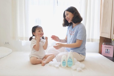 Thử thách “dịu nhẹ” cho bé, các hot mom vượt qua như thế nào?