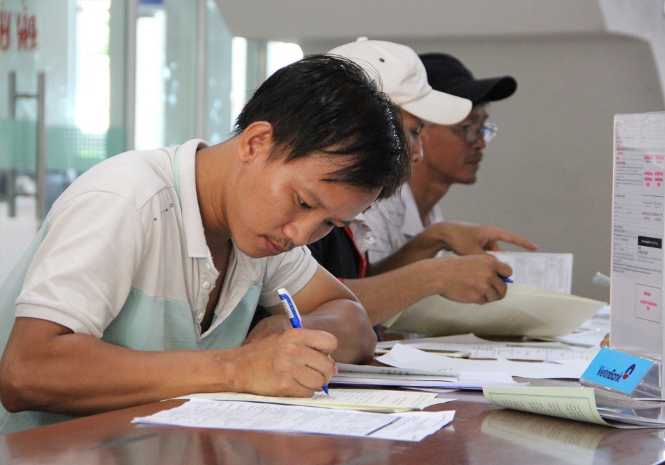 Mất việc do Covid-19: Công nhân xoay sở đủ nghề tạm để đắp đổi qua ngày - 1 Mất việc do Covid-19: Công nhân xoay sở đủ nghề tạm để đắp đổi qua ngày - 1