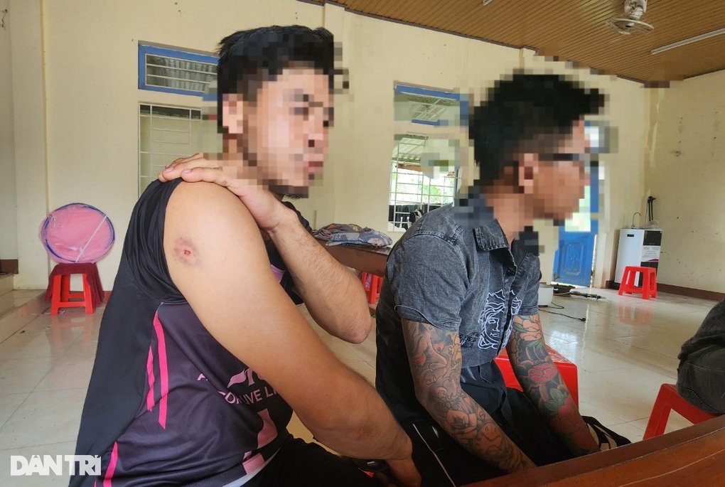 Đi gặt lúa thuê, 3 người bị hành hung trên cánh đồng - 1 Đi gặt lúa thuê, 3 người bị hành hung trên cánh đồng - 1