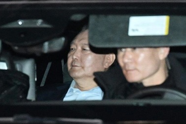 Tổng thống Hàn Quốc bác bỏ thẩm vấn ngày thứ 2 do sức khỏe không tốt