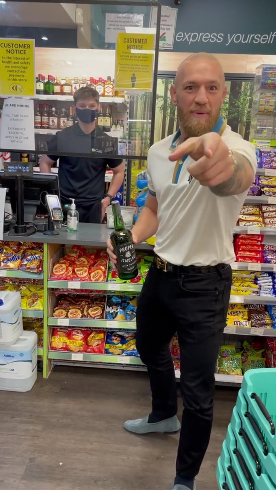 Conor McGregor bị cấm cửa vì không đeo khẩu trang giữa mùa dịch - 2 Conor McGregor bị cấm cửa vì không đeo khẩu trang giữa mùa dịch - 2