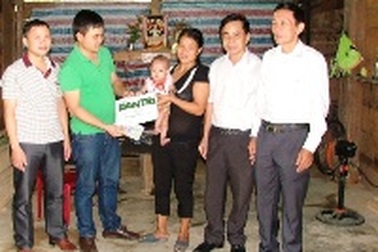 Gần 20 triệu đồng đến với gia đình bé 9 tháng tuổi mắc bệnh tim phức tạp