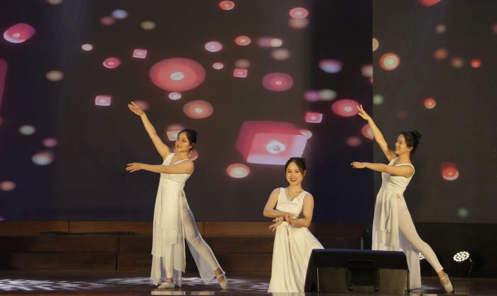 Dàn bác sĩ tương lai đầy nóng bỏng đón tân sinh viên - 5 Dàn bác sĩ tương lai đầy nóng bỏng đón tân sinh viên - 5