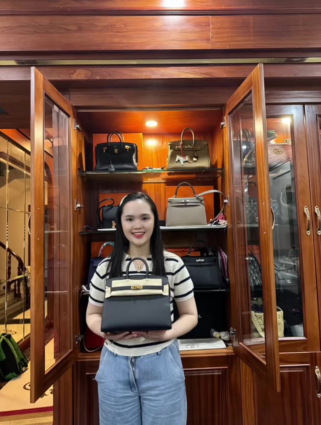 Vợ Duy Mạnh khoe túi Hermès được chồng tặng và bộ sưu tập hàng hiệu đắt đỏ - 1 Vợ Duy Mạnh khoe túi Hermès được chồng tặng và bộ sưu tập hàng hiệu đắt đỏ - 1