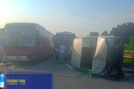 3 ô tô va chạm liên hoàn trên cao tốc Nội Bài - Lào Cai