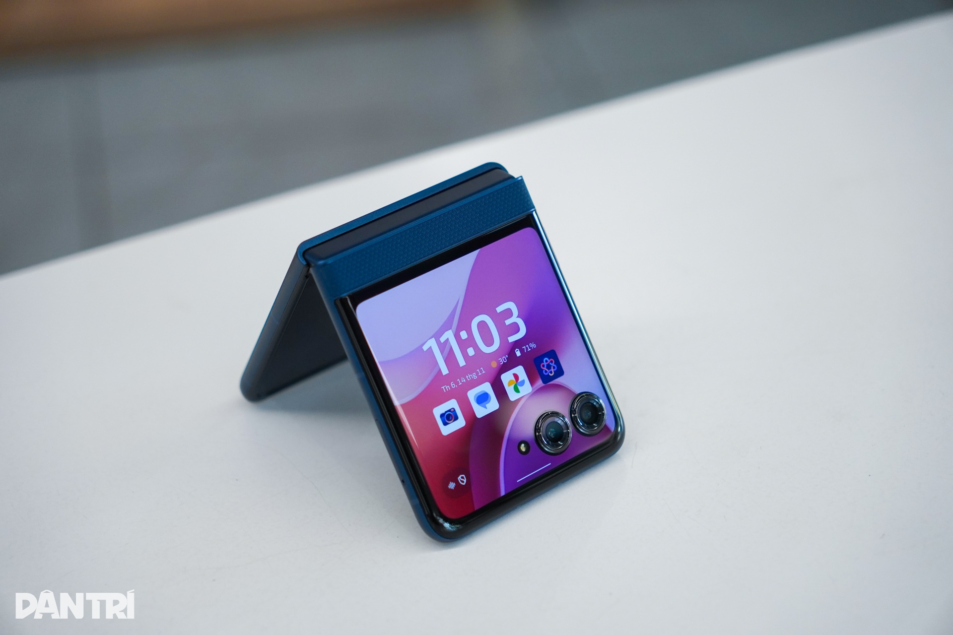 Đánh giá Motorola Razr 60: Có gì để đối đầu Samsung Galaxy Z Flip7 FE? - 34