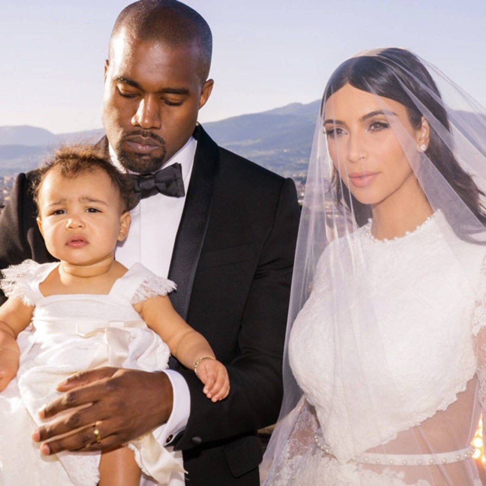 Kim Kardashian: Người đã có những thứ lớn lao, giờ đi tìm những điều nhỏ bé - 13 Kim Kardashian: Người đã có những thứ lớn lao, giờ đi tìm những điều nhỏ bé - 13