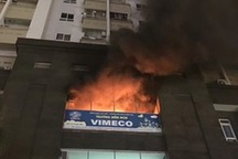 Trường mầm non tại chung cư cao tầng bốc cháy dữ dội