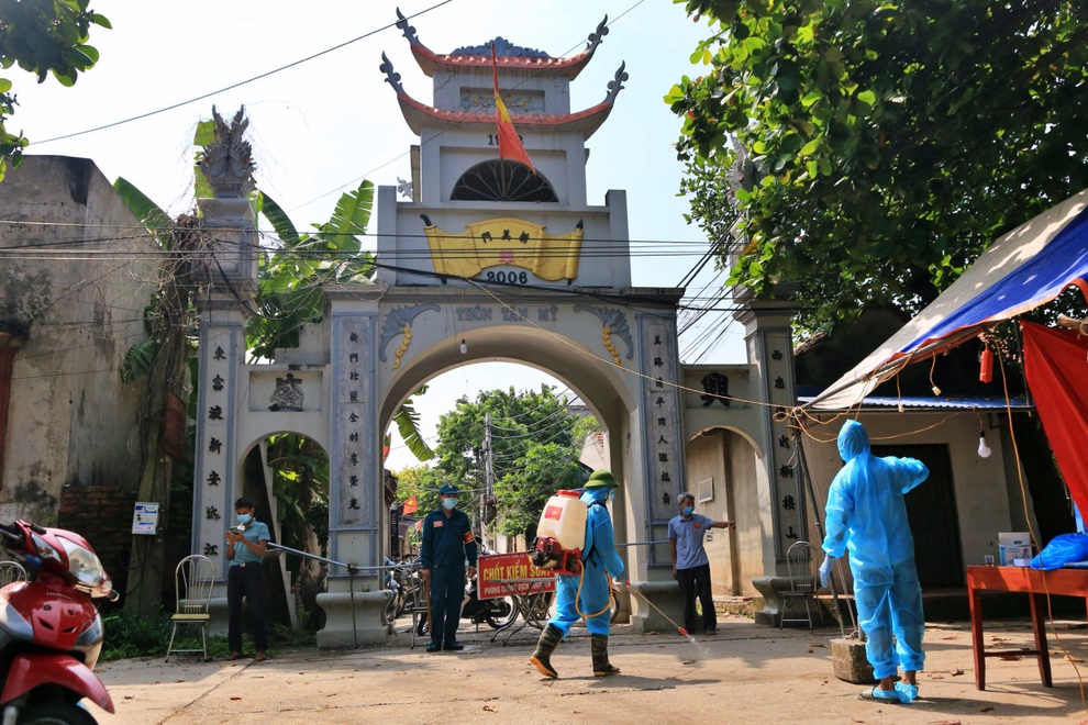Hà Nội: Nghi có 4 F0, huyện vùng xanh Chương Mỹ phong tỏa khẩn một thôn - 1 Hà Nội: Nghi có 4 F0, huyện vùng xanh Chương Mỹ phong tỏa khẩn một thôn - 1