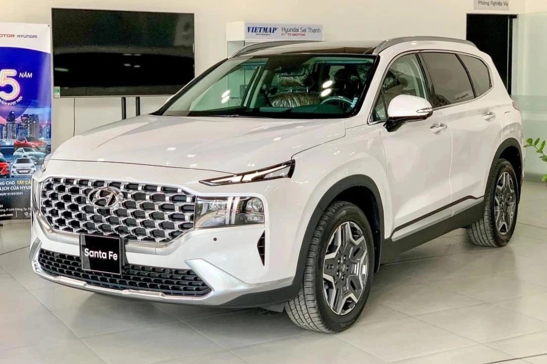 Hyundai Santa Fe 2024 bất ngờ xuất hiện không che chắn trên đường phố Việt - 6