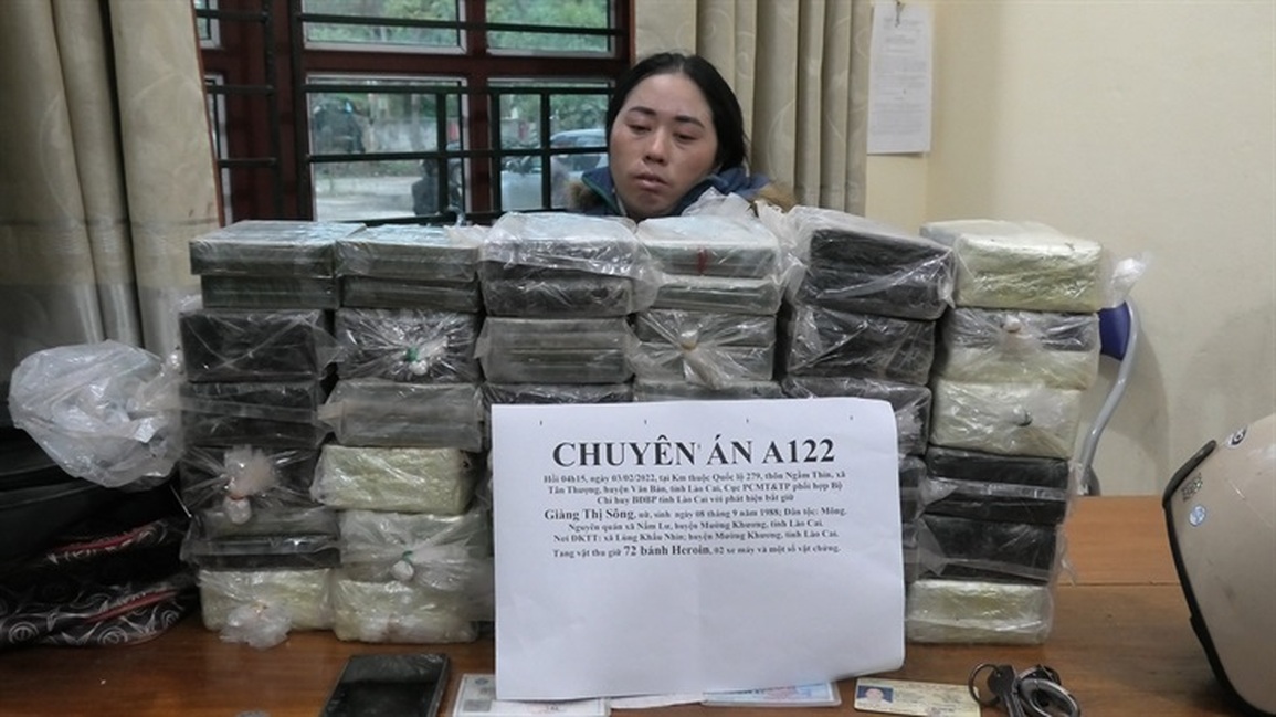 Sáng sớm mùng 3 Tết, bắt giữ nữ quái chở 72 bánh heroin - 1 Sáng sớm mùng 3 Tết, bắt giữ nữ quái chở 72 bánh heroin - 1