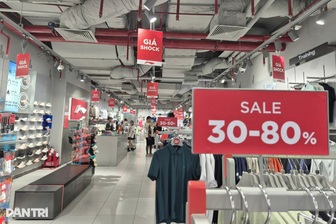 Bắt đầu mùa Black Friday: Giảm giá đến 80% nhưng vẫn ít khách