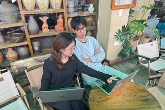 Sinh viên náo nức tổng kết “năm qua ta đã làm gì” với ChatGPT