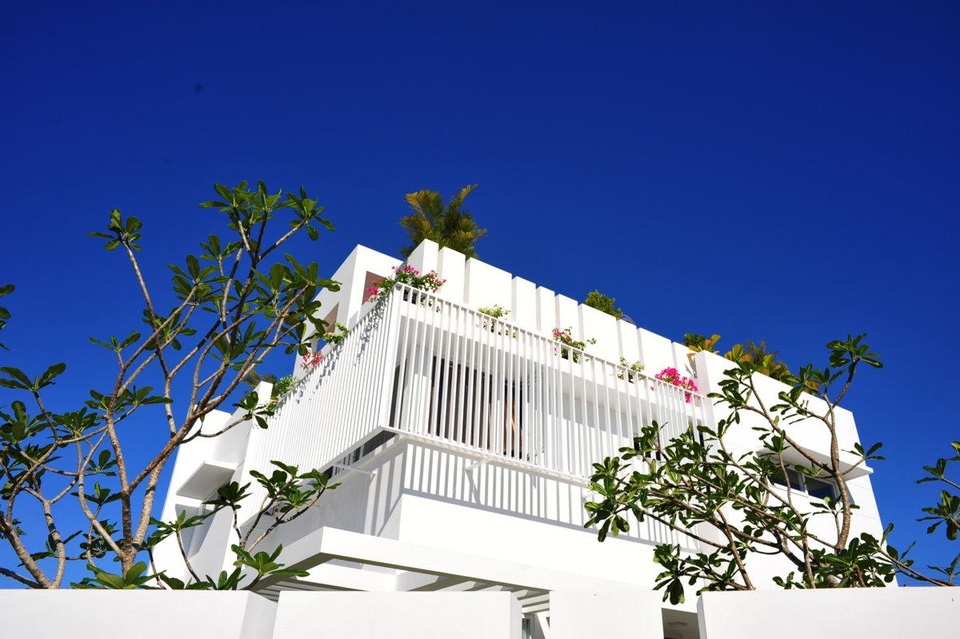 Con trai xây tặng bố mẹ ở Bạc Liêu biệt thự trắng đẹp như trời Âu - 11