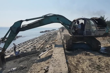 Khẩn trương thi công bờ biển Cửa Đại