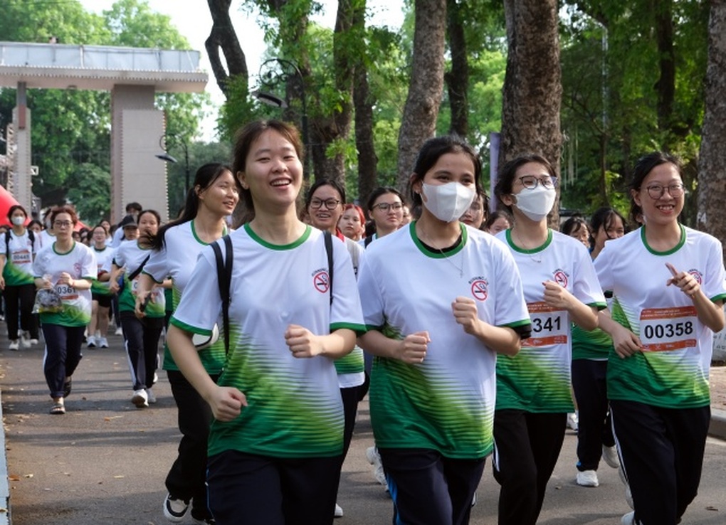 Khói thuốc lá - kẻ thù của sức khỏe - 2 Khói thuốc lá - kẻ thù của sức khỏe - 2