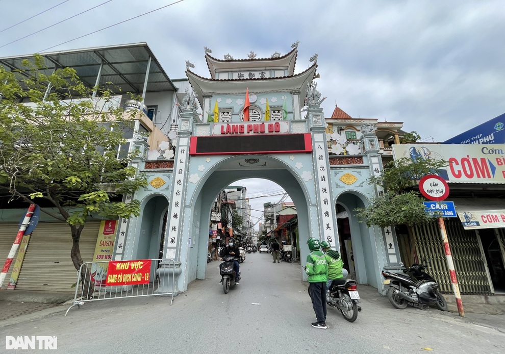 Hà Nội: Đông nghịt người quét QR Code tại ổ dịch Phú Đô - 11 Hà Nội: Đông nghịt người quét QR Code tại ổ dịch Phú Đô - 11