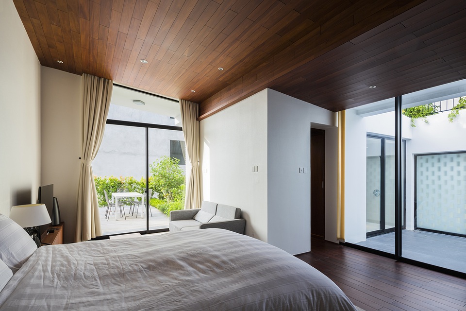 Biệt thự “độc nhất, vô nhị” trồng cả rừng cây trên mái nhà ở Nha Trang - 9 Biệt thự “độc nhất, vô nhị” trồng cả rừng cây trên mái nhà ở Nha Trang - 9