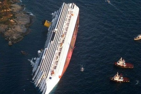 Loạt video về tàu du lịch Costa Concordia gặp nạn 