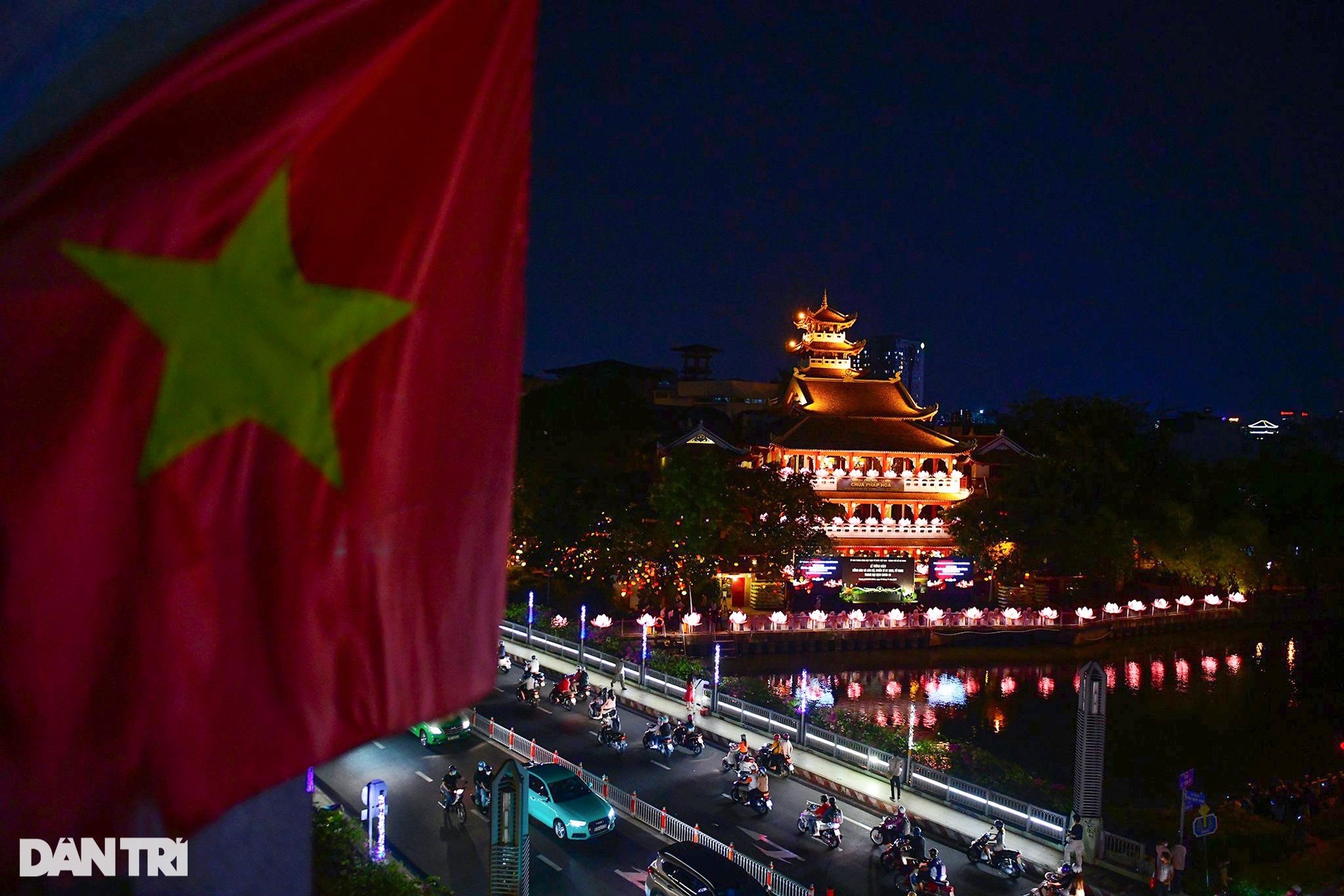 Hình ảnh ấn tượng tại lễ tưởng niệm đồng bào đã mất trong đại dịch Covid-19 - 10