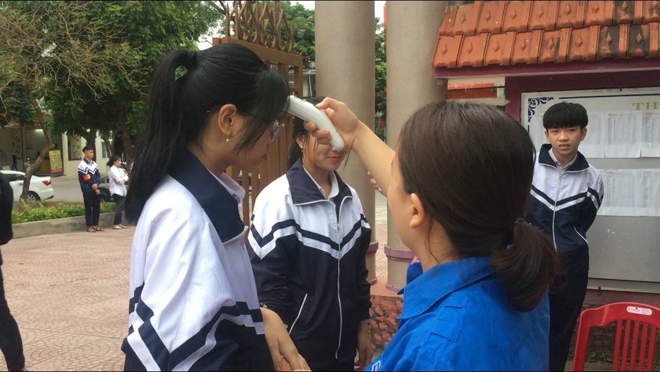 Quảng Trị: Học sinh được đo thân nhiệt, rửa tay sát khuẩn trước khi vào lớp - 4 Quảng Trị: Học sinh được đo thân nhiệt, rửa tay sát khuẩn trước khi vào lớp - 4
