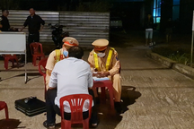 Tài xế vi phạm nồng độ cồn liên tục gọi điện "cầu cứu"