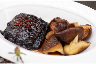 Rong biển, nấm hương ngâm nước sốt tương