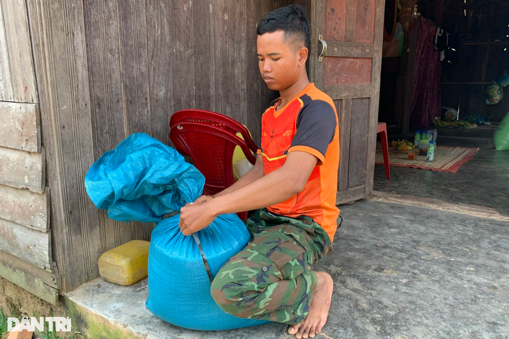 Năm anh em mồ côi khốn khổ vẫn quyết không cho em gái út - 8 Năm anh em mồ côi khốn khổ vẫn quyết không cho em gái út - 8