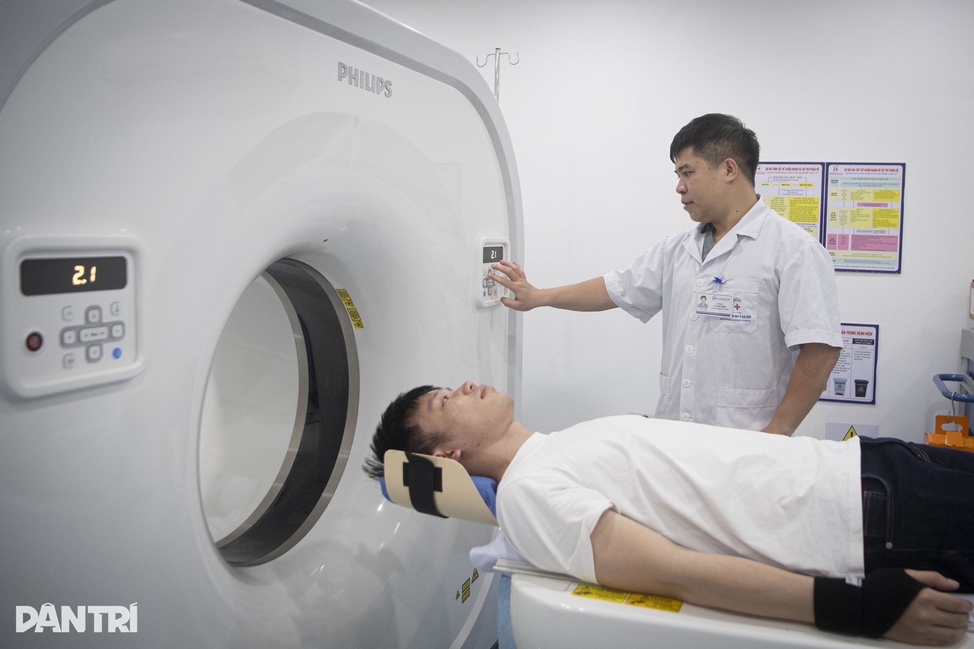 Bệnh viện không giấy chữa bệnh… sợ khám - 12