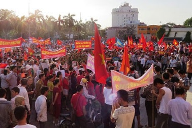 Thể hiện lòng yêu nước bằng sự tỉnh táo