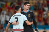 C.Ronaldo nói gì với thủ thành Courtois sau khi Bồ Đào Nha bại trận?