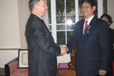 Pháp trao huân chương Quốc công cho ĐBQH Cần Thơ