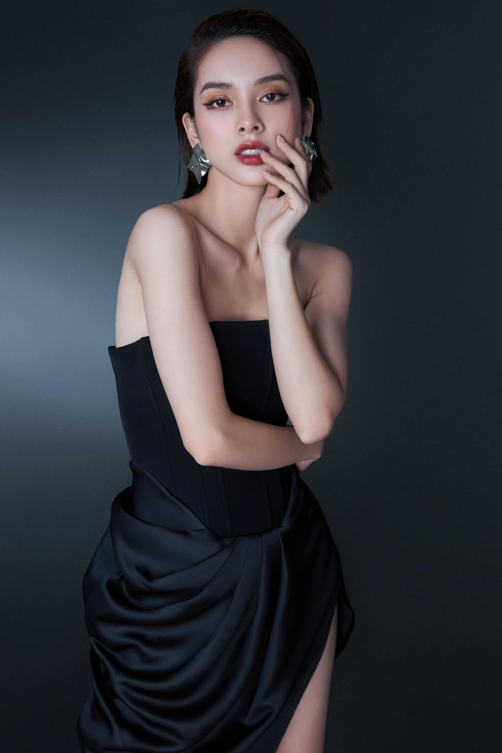 Quỳnh Lương Lối nhỏ vào đời nói gì trước tin đồn có đại gia chống lưng? - 6 Quỳnh Lương Lối nhỏ vào đời nói gì trước tin đồn có đại gia chống lưng? - 6