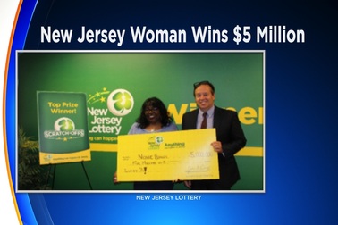 Người phụ nữ trúng 5 triệu đô la xổ số ngay sau khi cầu nguyện người mẹ đã mất phù hộ